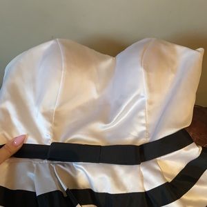 strapless size 4 black and white dress Sherri Hill